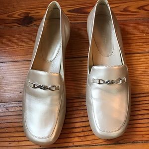 Trotters gold slip on with buckle detail size 5.5M
